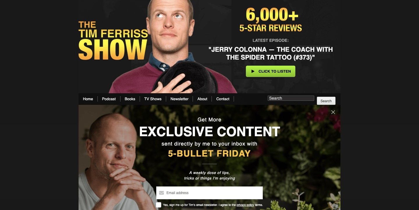 Trang chủ của Tim Feriss.  Nền đen có ảnh của Tim bên cạnh dòng chữ màu vàng "The Tim Ferriss Show"